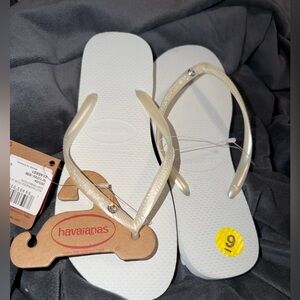Havaianas White size 9/10 w  Flip Flops nwt